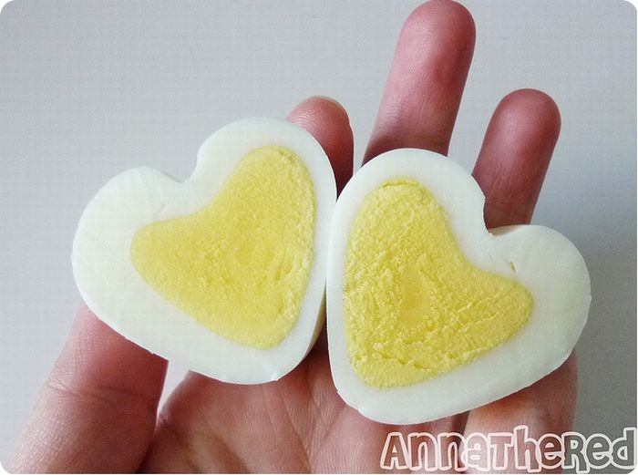 Делаем яйцо в виде сердечка (10 фото)